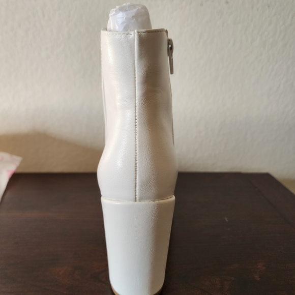 Sugar White Ankle Heeled Boots Size 8M - Picture 9 of 15